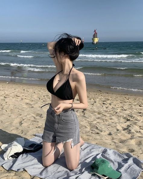 Beach Fits, Foto Ideas Instagram, Kpop Fashion Outfits, Kpop Fashion, Model Poses, Girly Photography, Aesthetic Outfits, Beach Outfit, Body Goals