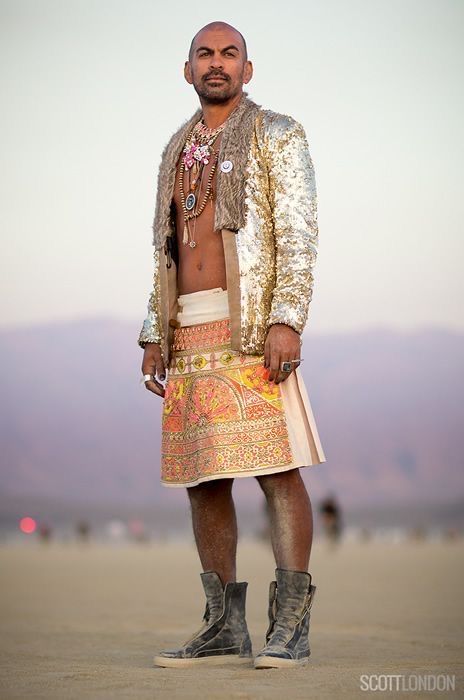 Burn Outfits, Male Festival Outfits, Man In Skirt, Arabic Night, Casual Festival Outfit, Men In Skirts, Burning Man 2017, Festival Outfits Men, Burning Man Costume