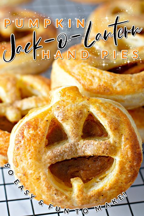 Hand Pie Puff Pastry, Pumpkin Pie Filling For Hand Pies, Pumpkin Hand Pies Puff Pastry, Mini Pumpkin Pies With Puff Pastry, Halloween Pastry Desserts, Jack O Lantern Hand Pies, Autumn Puff Pastry, Pumpkin Pie Puff Pastry, Mini Halloween Pies