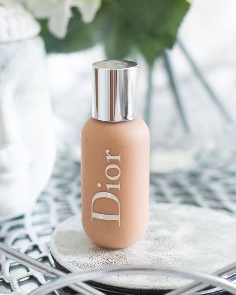 Dior Backstage Face and Body Foundation Review Penyimpanan Makeup, Dior Backstage, Alat Makeup, Body Foundation, Dior Makeup, Body Makeup, Luxury Makeup, Makeup Items, Drugstore Makeup