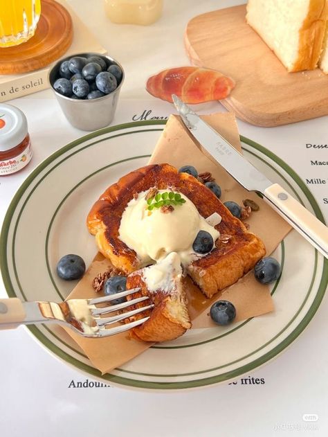 Toast Plating, Food Colors Palette, Honey Toast, Food Photoshoot, Blueberry Breakfast, Food Png, Pretty Dessert, Yummy Comfort Food, Breakfast Menu