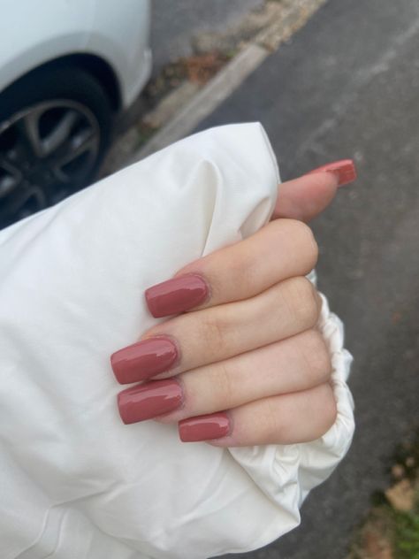 Deep Rose Nails, Dusty Red Nails, Maroon Pink Nails, Dusty Pink Acrylic Nails, Light Burgundy Nails, Autumn Nails Pink, Old Rose Nails, Muted Pink Nails, Autumn Pink Nails