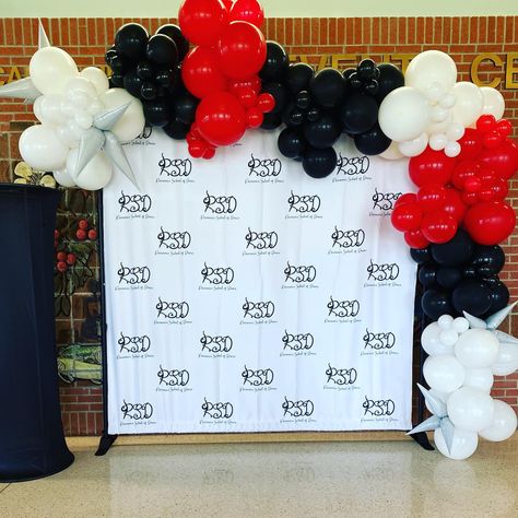 Red White And Black Balloons, Red White Black Silver Balloon Garland, Red Black And White Graduation Decorations, Red Black And White Balloons, Red White And Black Balloon Garland, Red Black And White Balloon Garland, Black Balloons Photoshoot, Baby Shower Color Themes, Dalmatian Birthday