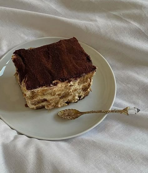 Tiramisu Aesthetic, Tiramisu Dessert, Food Is Fuel, Recipes From Heaven, Food Obsession, Cafe Food, Favorite Desserts, Coffee Recipes, Pretty Food