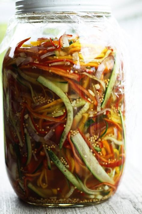 step-by-step pickling recipes Pickled Salad, Pickle Salad, Pickled Vegetables Recipe, Salad Bread, Refrigerator Pickles, Pickle Butter, Homemade Pickles, Pickled Veggies, Pickled Vegetables