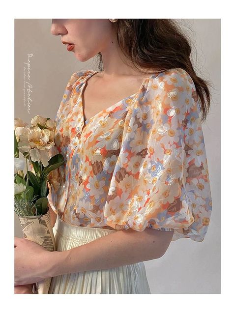 Vintage Blouse Outfit Floral Tops, Vintage Blouse Outfit, Vintage Floral Shirt, Crop Top Aesthetic, Hijab Fashion Summer, Tøp Aesthetic, Women Summer Casual, Women Floral Blouse, Girls Crop Tops