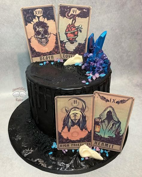 Birthday Cake Crystal, Tarot Card Cake Ideas, Witchy Cake Birthdays, Mystical Birthday Cake, Goth 18th Birthday Cake, Tarot Cake Ideas, Spiritual Cake Designs, Witch Wedding Cake, Goth Birthday Cake Aesthetic