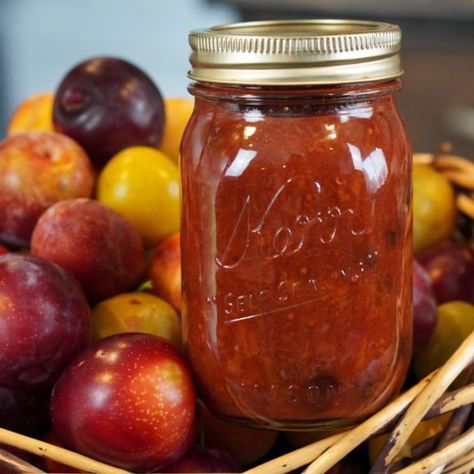 Plum Chutney Plum Chutney Recipes, Canning Plums, Plum Chutney, Produce Storage, Christmas Ham, Relish Recipes, Chutney Recipes, 200 Calories, Jams & Jellies