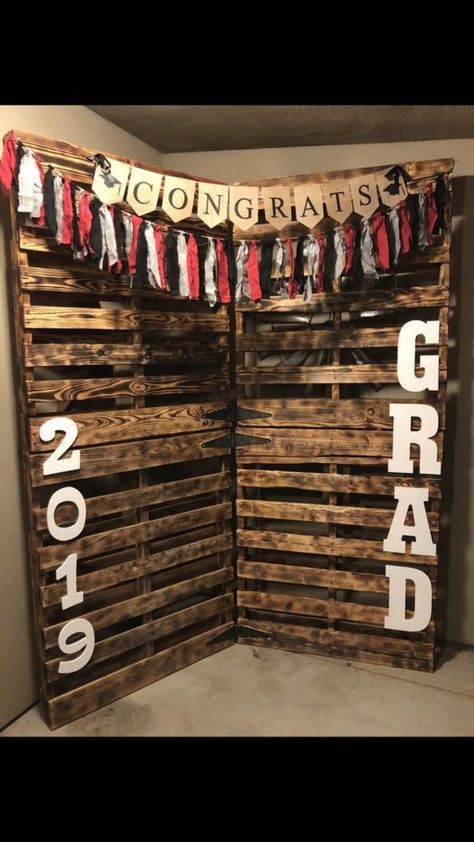 Outdoor Graduation Party Ideas, Outdoor Graduation Party, Country Graduation, Boys Graduation Party, Graduation Party Inspiration, Grad Party Theme, Graduation Party Pictures, Nursing School Graduation Party, High School Graduation Party Decorations