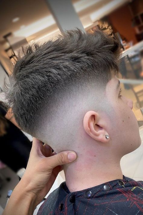 V Shaped Haircut Men, Skin Fade Long On Top, Skin Fade Haircut Men, Mens High Fade Haircut, High Fade Haircut Mens, Medium Skin Fade, Very Short Hair Men, Mid Fade Haircut, Men Fade Haircut Short