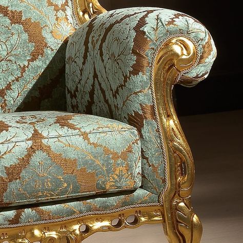 +86 13535302490 INS @yoyofurniture @upfurniture01 Our factory focuses on bespoke furnitures for project like villa, apartment, hotel, resort, office, hospital..#carvedfurniture #royalfurniture #classicfurniture Royal Sofa Set, Royal Sofa, Louis Xvi Furniture, Antique Sofas, Dressing Design, London Interior Design, Italian Furniture Design, Interior Design London, Victorian Chair