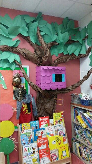 Treehouse Classroom Theme, Classroom Tree, Preschool Classroom Setup, 2nd Grade Class, Magic Treehouse, Fair Projects, Class Theme, Diy Classroom, Classroom Projects