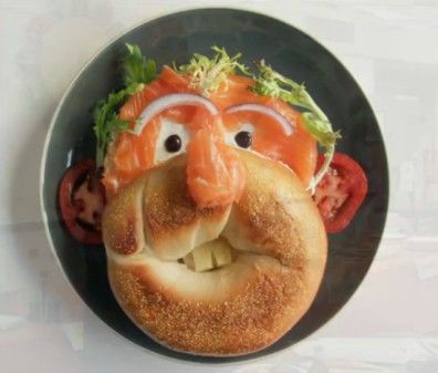 Bagel based humor for bagel loving people. The perfect recipe for a delicious breakfast. http://shittybageljokes.tumblr.com/ Funny Food Pictures, Funny Breakfast, Creative Breakfast, Food Art For Kids, Game Food, Fun Kids Food, Breakfast For Kids, Kids Snacks, Food Humor