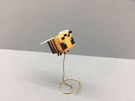 Bee Minecraft, Minecraft Room Decor, Minecraft Bee, Minecraft Bedroom Decor, Bee Room, Houses Minecraft, Homemade Instruments, Easy Minecraft Houses, Skins Minecraft