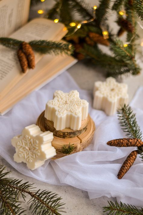 Snowflake Candle, Christmas Market Stall, Snowflake Candles, Minimalist Christmas Decor, Winter Decorations Diy, Candles Photography, Cozy Candles, Handmade Soy Candle, Cosy Christmas