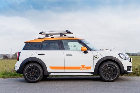 Mini Countryman Accessories, Cooper Cars, New Mini Countryman, Mini Cooper Custom, Mini Morris, Cooper Car, Hatchback Cars, Tire Change, Car Style