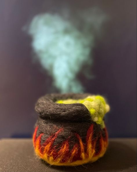 Halloween Needle Felting Ideas, Children's Drawing, Wool Felt Projects, Felt Creations, Felt Ideas, Childrens Drawings, Felt Projects, Needle Felt, Felting Projects