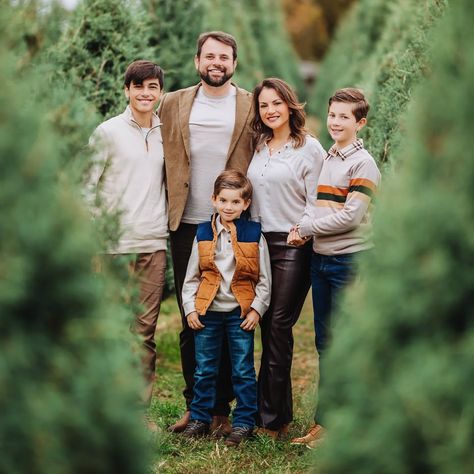 Christmas Tree Farm Sessions 2024 🎄🎁✨ Farm Photoshoot Ideas, Christmas Tree Farm Photoshoot, Tree Farm Photoshoot, Farm Family Pictures, Farm Picture, Christmas Tree Farm Photo Shoot, Christmas Tree Farm Photos, Farm Photoshoot, Farm Family