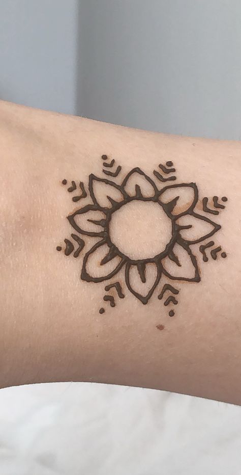 Henna Designs Begginer, Simplistic Henna Designs, Henna Designs Practice, Henna Nature Designs, Easy Henna Doodles, Henna Drawings Easy, Easy Henna Designs For Beginners Simple Step By Step, Really Easy Henna Designs, Sharpie Tattoos Easy