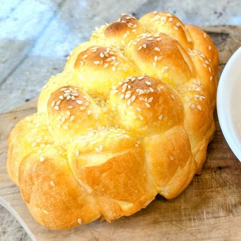 Rosh Hashana Recipes, Challah Bread Recipes, Egg White Recipes, Kosher Kitchen, Bread Keto, Savory Treats, Bread Mold, Coconut Milk Powder, Challah Bread