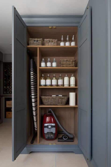 KINN Living | Organic, non-toxic, plant-based laundry products stored away in this luxury bespoke utility room cupboard at the Humphrey Munson showroom in Felsted #humphreymunsonblog Cleaning Cupboard, Utility Ideas, Boot Room Utility, Laundry Cupboard, Vacuum Cleaner Storage, Utility Space, Humphrey Munson, Utility Room Designs, Utility Room Ideas