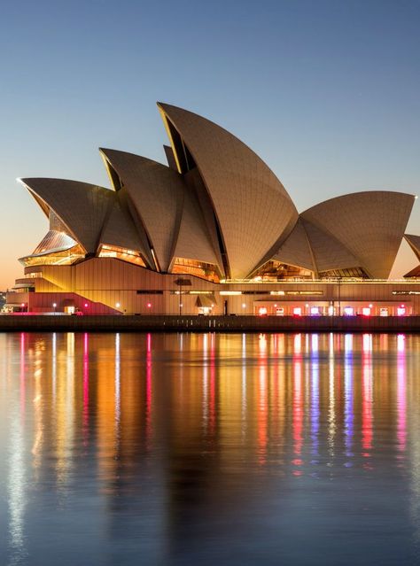 Famous Architectural Structures, Australia Architecture, Sidney Australia, House Australia, Jorn Utzon, Shell Structure, Australia Vacation, Structural Design, Sydney Harbour