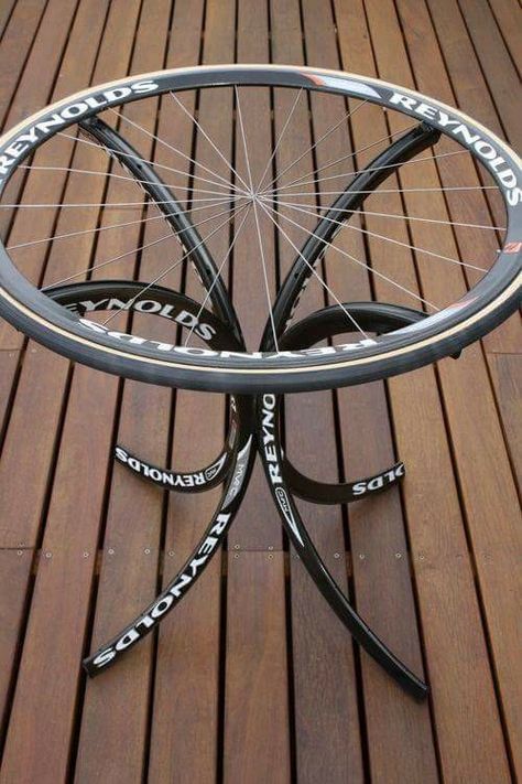 Recycled Bike Parts, Bicycle Rims, Bicycle Decor, Bicycle Wheels, Diy Lampe, Old Bicycle, Bicycle Wheel, Bicycle Art, Old Bikes