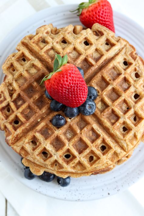 A delicious whole grain waffle recipe made with whole-wheat flour, oats, ground flax, and just a hint of sweetness. Makes a hearty and filling breakfast. Flax Waffles, Whole Wheat Waffles, Frozen Waffles, Belgian Waffle Maker, Waffle Recipe, Flax Seed Recipes, Waffle Toppings, Protein Packed Breakfast, Filling Breakfast