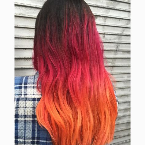 Using the balayage technique, Spencer created a magenta-to-orange ombré using the Bleach London Super Cool Colour dyes in The Big Pink and Washed Out Orange. Pink And Orange Hair, Pink Ombre Hair, Best Hair Dye, Balayage Technique, Bleach London, Hair Techniques, Balayage Hair Blonde, Rose Orange, Hair Dye Colors