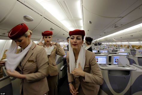 Emirates Flights, Emirates Cabin Crew, Airline Cabin Crew, First Class Seats, First Class Flights, Business Class Flight, Becoming A Pilot, Emirates Airline, Flight Attendant Life