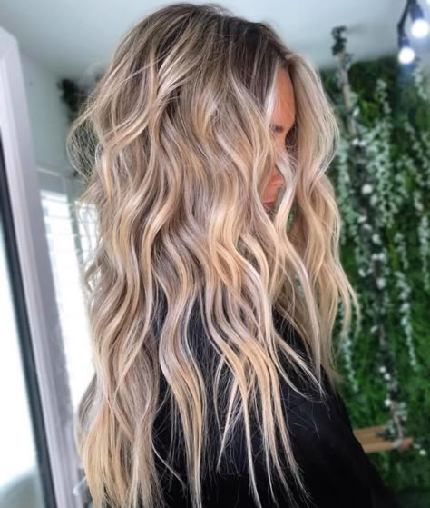 Color Melting Hair, Root Melt, Blonde Hair With Roots, Blonde Lowlights, Rambut Brunette, Summer Blonde Hair, Dirty Blonde Hair, Blonde Hair Inspiration, Balayage Hair Blonde