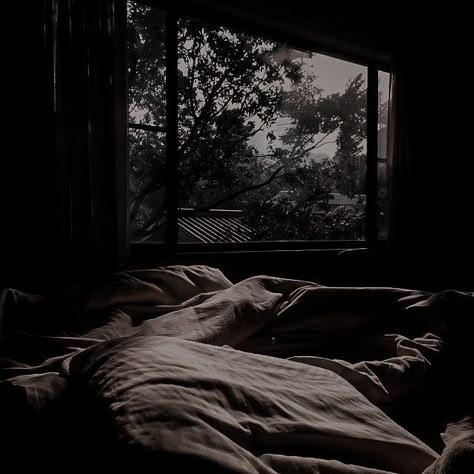 Rainy Day Aesthetic Bedroom Couple, Sleep Aesthetic Night Bed Dark, Dark Sleep Aesthetic, Rainy Night In Bed, Bed Dark Aesthetic, Sleep Aesthetic Dark, Rainy Bedroom Aesthetic, Bed Aesthetic Dark, Sleeping Aesthetic Night