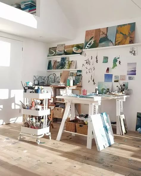 an IKEA cart is a perfect addition to any art studio Modern Art Room Ideas, Desks For Artists, Small Painting Studio Workspaces, Home Painting Studio Art Rooms, Bedroom For Artist, Studio Painting Room, Dream Art Studio Aesthetic, Art Studio Workspaces, Organized Art Studio