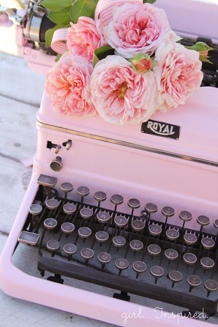 Wallpers Pink, Nail Art Images, Living Vintage, Permanent Makeup Eyebrows, Furniture Logo, Vintage Typewriter, Pink Vibes, Nails Desing, Vintage Typewriters