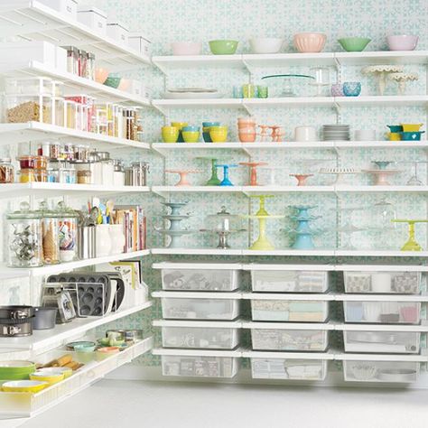 How to Organize Your Kitchen in 30 Minutes or Less: How to Organize the Kitchen… Baking Pantry, Baking Organization, Baking Storage, Baking Station, Bakers Kitchen, Decorating Room, Perfect Pantry, Organized Pantry, Bakery Kitchen