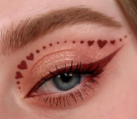 Lovecore Makeup Aesthetic, Valentines Graphic Eyeliner, Soft Valentines Day Makeup, Valentines Graphic Liner, Heart Graphic Liner, Valentines Eye Makeup Simple, Valentines Makeup Looks Simple, Valentines Day Eyeliner, Valentines Eyeliner