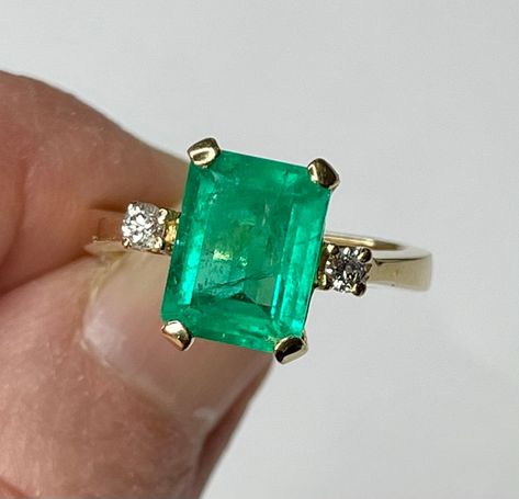 Columbian Emerald Engagement Ring, Colombian Emerald Ring, Swarovski Pearl Necklace, Original Engagement Rings, Columbian Emeralds, Gold Statement Ring, Gorgeous Engagement Ring, Colombian Emeralds, Yellow Gold Setting