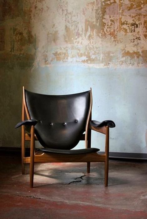 The Chieftain chair by Finn Juhl, 1949 Chieftain Chair, Wood Lounge Chair, Finn Juhl, Black Chair, Design Industrial, Take A Seat, Mid Century Modern Furniture, Mid Century Furniture, Interior Furniture