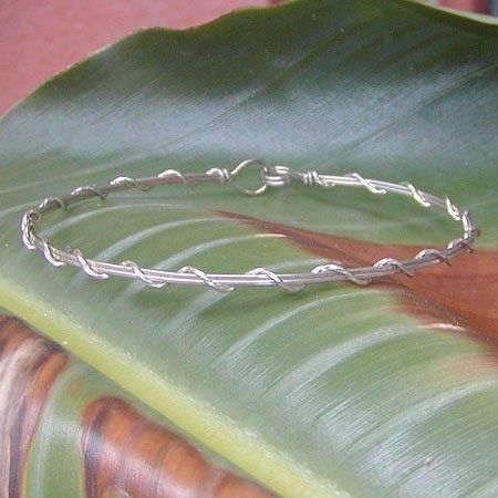 Guitar String Jewelry, Bracelet Fil, Bijoux Fil Aluminium, Teen Jewelry, Jewerly Making, Wire Jewelry Designs, Wire Wrapped Bracelet, Diy Wire Jewelry, Wire Work Jewelry