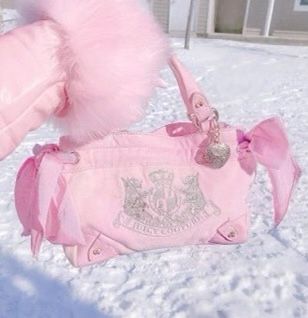 Mcbling Fashion, Winter Princess, Pink Xmas, Snow Princess, 2000s Fashion Outfits, Pink Girly Things, Y2k Pink, Juicy Couture Bags, Pretty Bags