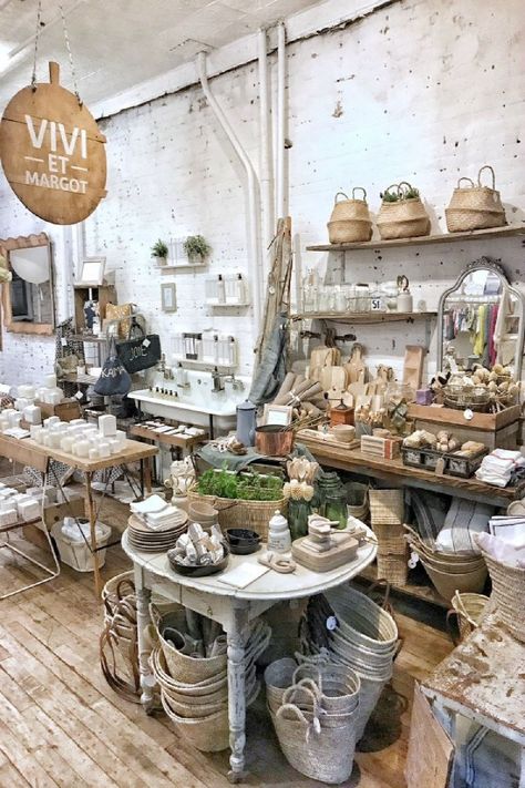 Vivi et Margot Pop Up store at Marche Maman (Maman NYC at 239 Centre Street, between Broome & Grand, SOHO, NYC) French Farmhouse Design, Maman Nyc, French Farmhouse Decor, French Country Bedrooms, Hello Lovely, Soho Nyc, Ranch Style Homes, Boutique Interior, Interior Paint Colors