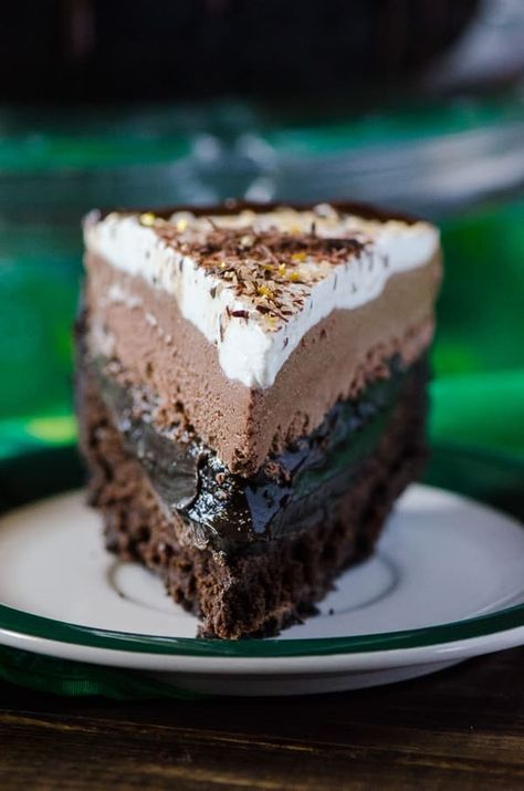 Espresso Pudding, Chocolate Cookie Crust, Irish Cream Coffee, Pie Chocolate, Sweet Whipped Cream, Whiskey Cake, Entertaining Food, Flourless Cake, Boozy Desserts