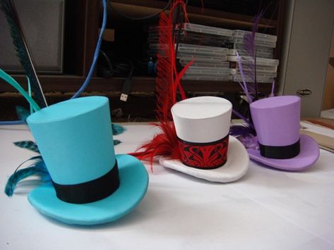 Mini top hat tutorial   --I saved the instructions for these ages ago. I still want to make them someday, for a wedding or anything else.-- Mad Hatter Top Hat, 3d Templates, Mad Hatter Party, Hat Tutorial, Mad Hatters, Mini Top Hat, Offbeat Bride, Top Hats, Alice In Wonderland Party