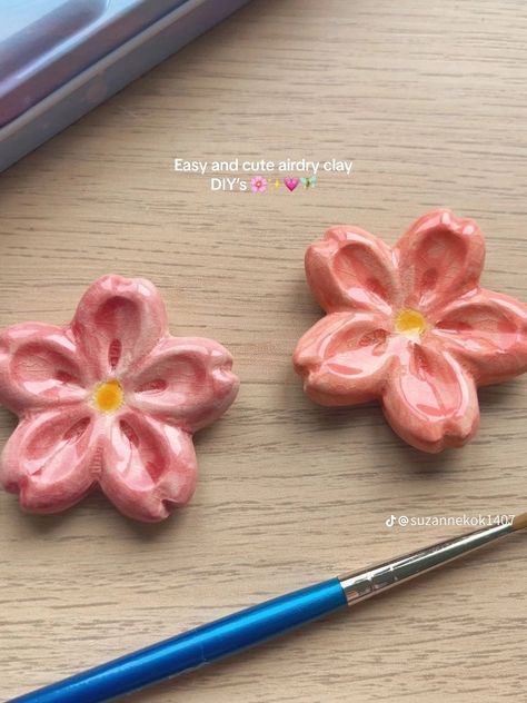 Air Dry Clay Art Projects Easy Ideas, Flower Air Dry Clay, Clay Art Air Dry, Clay Air Dry Ideas, Easy Clay Sculpture Ideas, Handmade Clay Ideas, Air Dry Clay Dish, Air Dry Clay Flowers, Easy Clay Sculptures