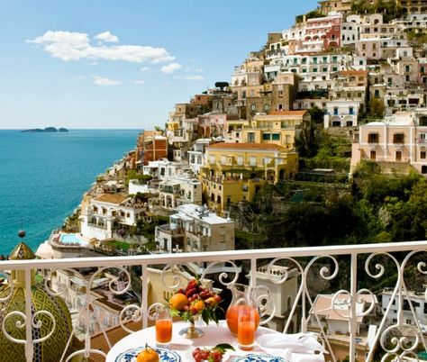 Italy's Almafi Coast. Go to Positano, Sorrento, Almalfi, & Ravello. If you don't believe in a higher being, you will once you set eyes on to what appears to be heaven. Déjeuner Healthy, Amalfi Coast Hotels, Positano Hotels, Le Sirenuse, Socotra, Stunning Hotels, Romantic Hotel, Positano Italy, Amalfi Coast Italy