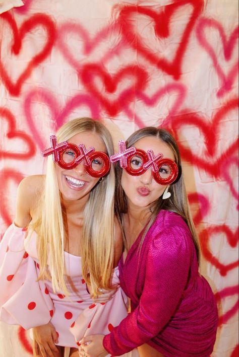 galentines day, girls night, v day, galentines day Valentine’s Day Decor Aesthetic, Galtines Party, Valentine’s Day Selfie, Valentine’s Day Pictures With Friends, Preppy Galentines Party, Galentines Photoshoot With Friends, Galentines Party Pictures, Galentines Friends Pictures, Valentines Date Party Sorority