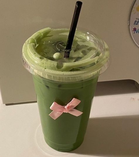 Matcha Makeup, Dinner Heels, Skincare Food, Korean Breakfast, Matcha Girl, Apple Bag, Coffee Winter, Green Drink, Matcha Drink