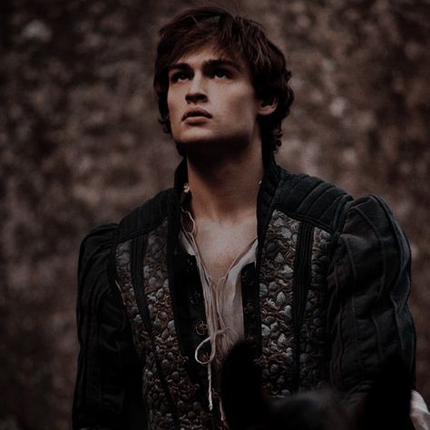 Douglas Booth Romeo, Sam Cortland, Dorian Havilliard, Douglas Booth, Medieval Aesthetic, Crown Of Midnight, Empire Of Storms, Game Of Thrones Art, The Dancer