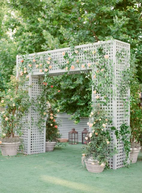 Wildflower Themed Wedding, Wedding Trellis, Event Venue Design, Botanical Garden Wedding Invitations, Ethereal Bride, Garden Themed Wedding, Lush Wedding, Botanical Garden Wedding, Luxury Wedding Decor