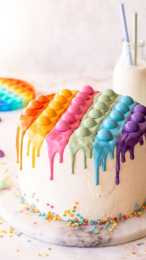 Cake Popit, Pop It Cupcake Ideas, Pop It Cake Birthday, Pop It Rainbow Cake, Bolo Pop It, Gracie Birthday, Ocean Birthday Cakes, It Cake, Cake Designs For Girl